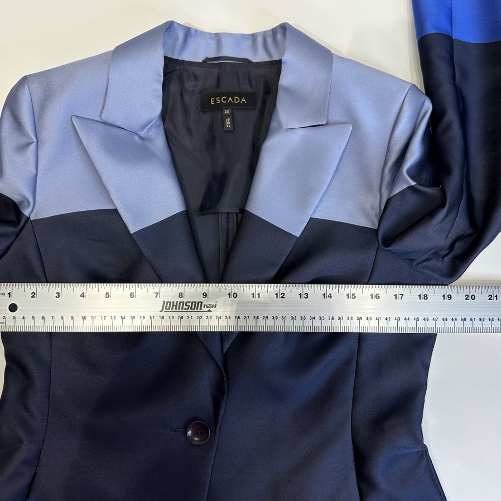 Escada Stylish Colorblock Blazer in Blues. Size 40. Lined. Like new! - Picture 9 of 13